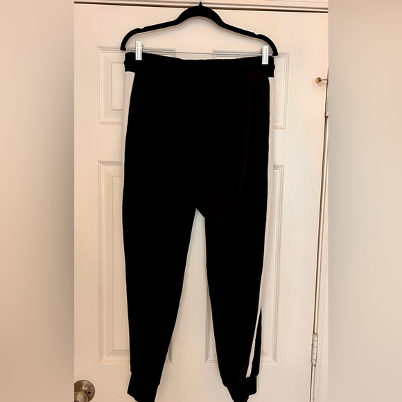 Puma Woman’s Jogger - Picture 2 of 4